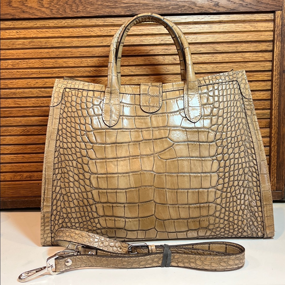 NWT Claudia Firenze Croc Embossed Leather two way carry satchel, crossbody, tote - Picture 8 of 17
